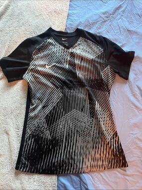 Nike Black & Gray Short Sleeve Graphic Training Tee